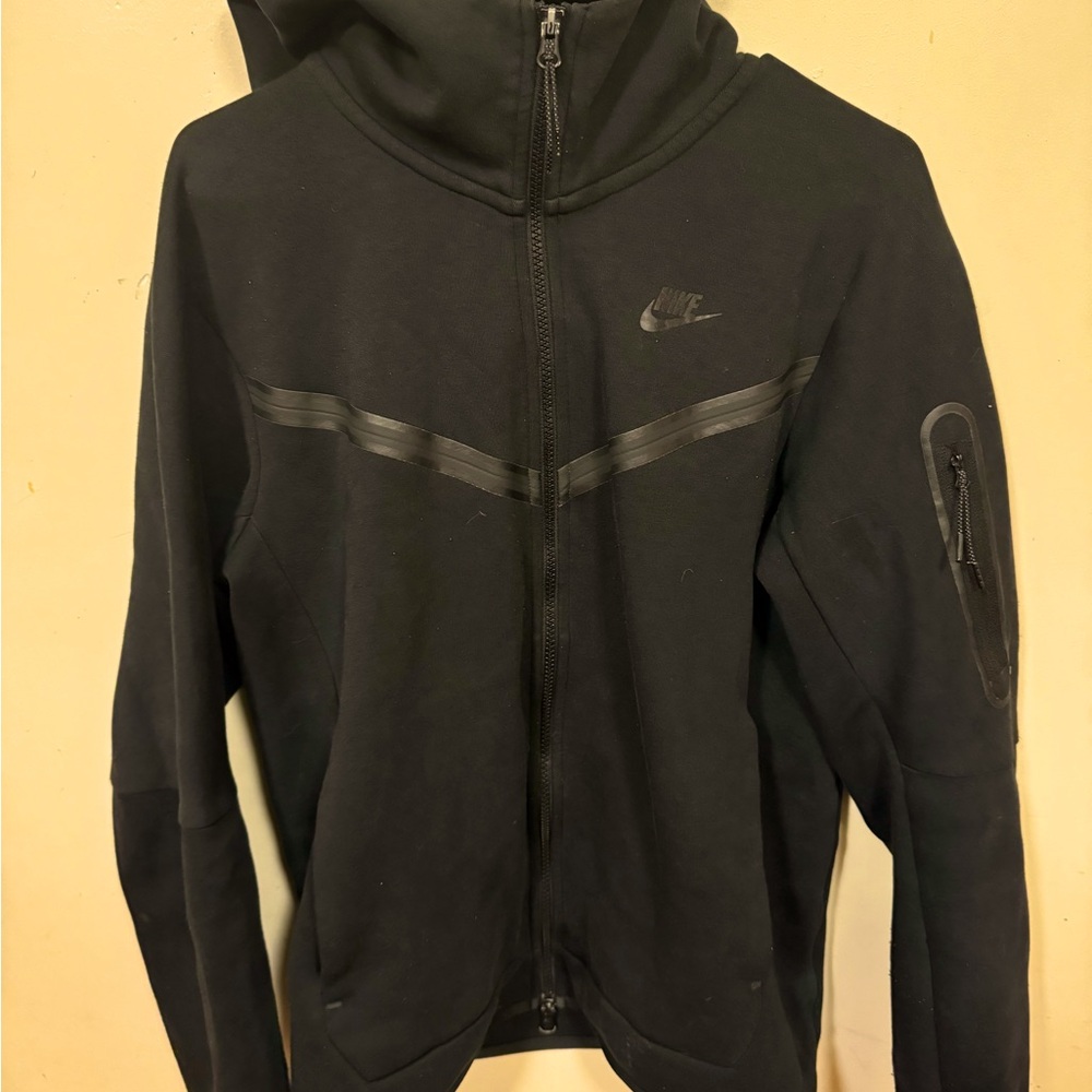 NIKE TECH FLEECE SIZE S BLACK